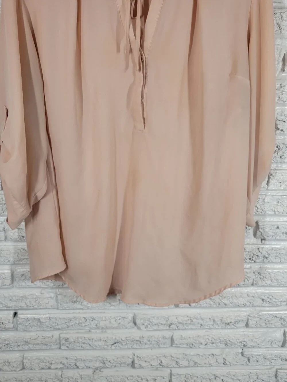 Torrid 3X Pale Pink Sheer Button Up Top 3/4 Roll Tab Sleeve Keyhole PIN10E - Picture 4 of 9